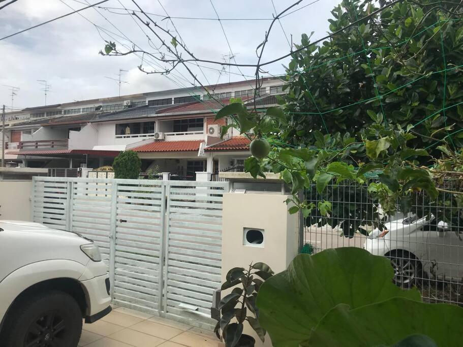 Terrace House Near Stulang Laut Ciq Midvalley Ksl For 7Pax Johor Bahru Exterior foto