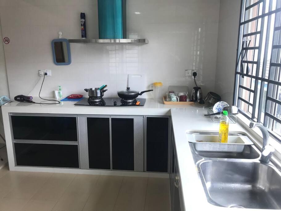 Terrace House Near Stulang Laut Ciq Midvalley Ksl For 7Pax Johor Bahru Exterior foto