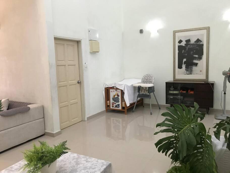 Terrace House Near Stulang Laut Ciq Midvalley Ksl For 7Pax Johor Bahru Exterior foto